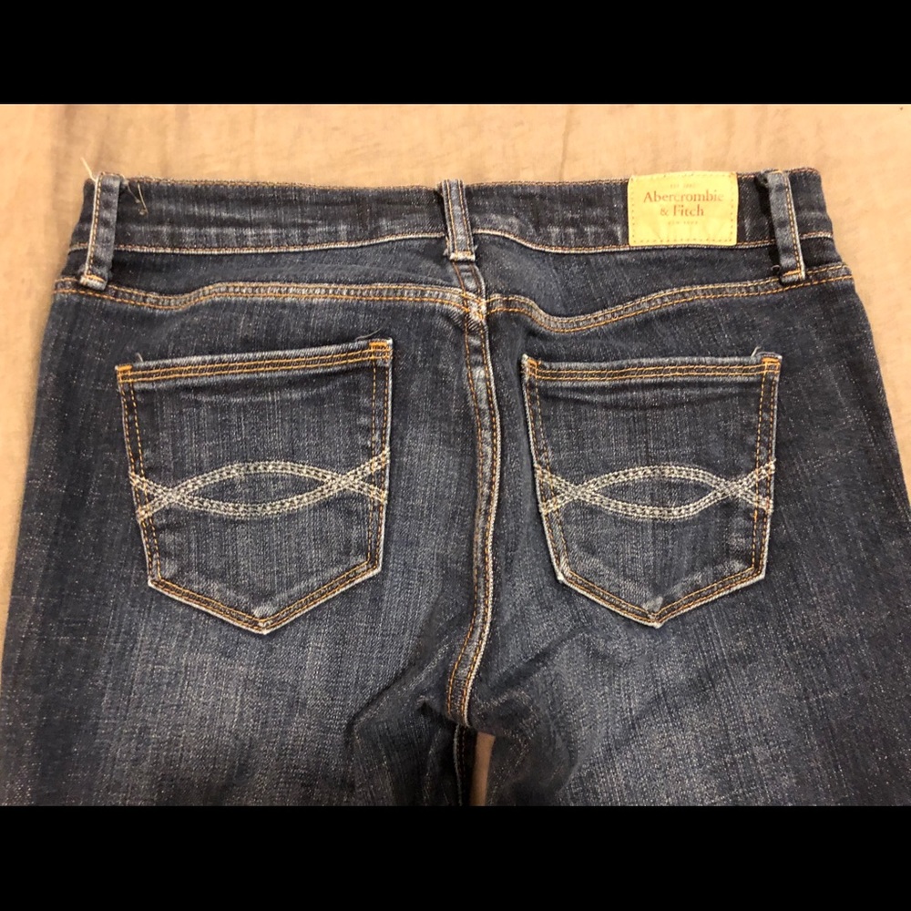 Abercrombie & Fitch - cropped denim